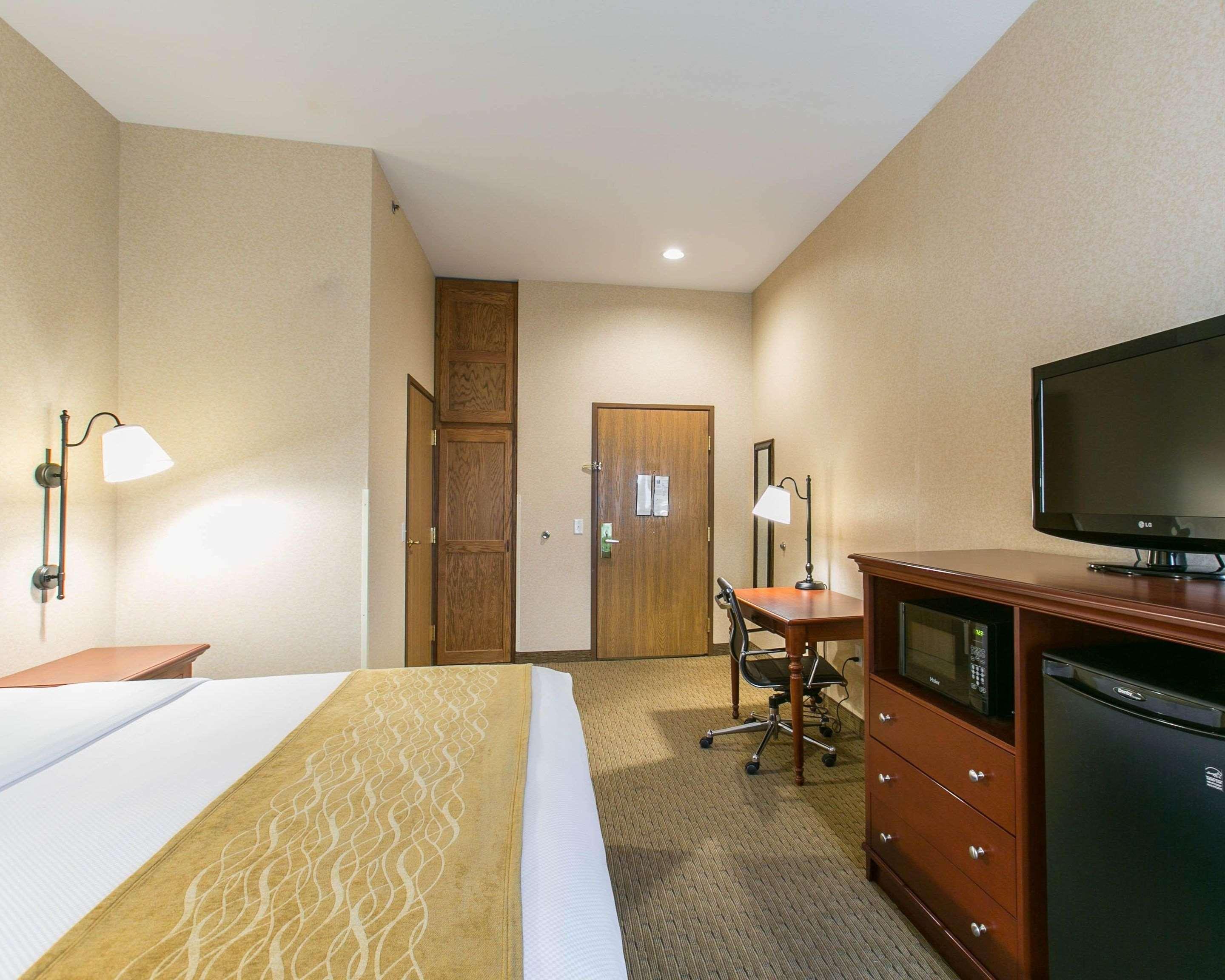 Comfort Inn Warrensburg Station Экстерьер фото