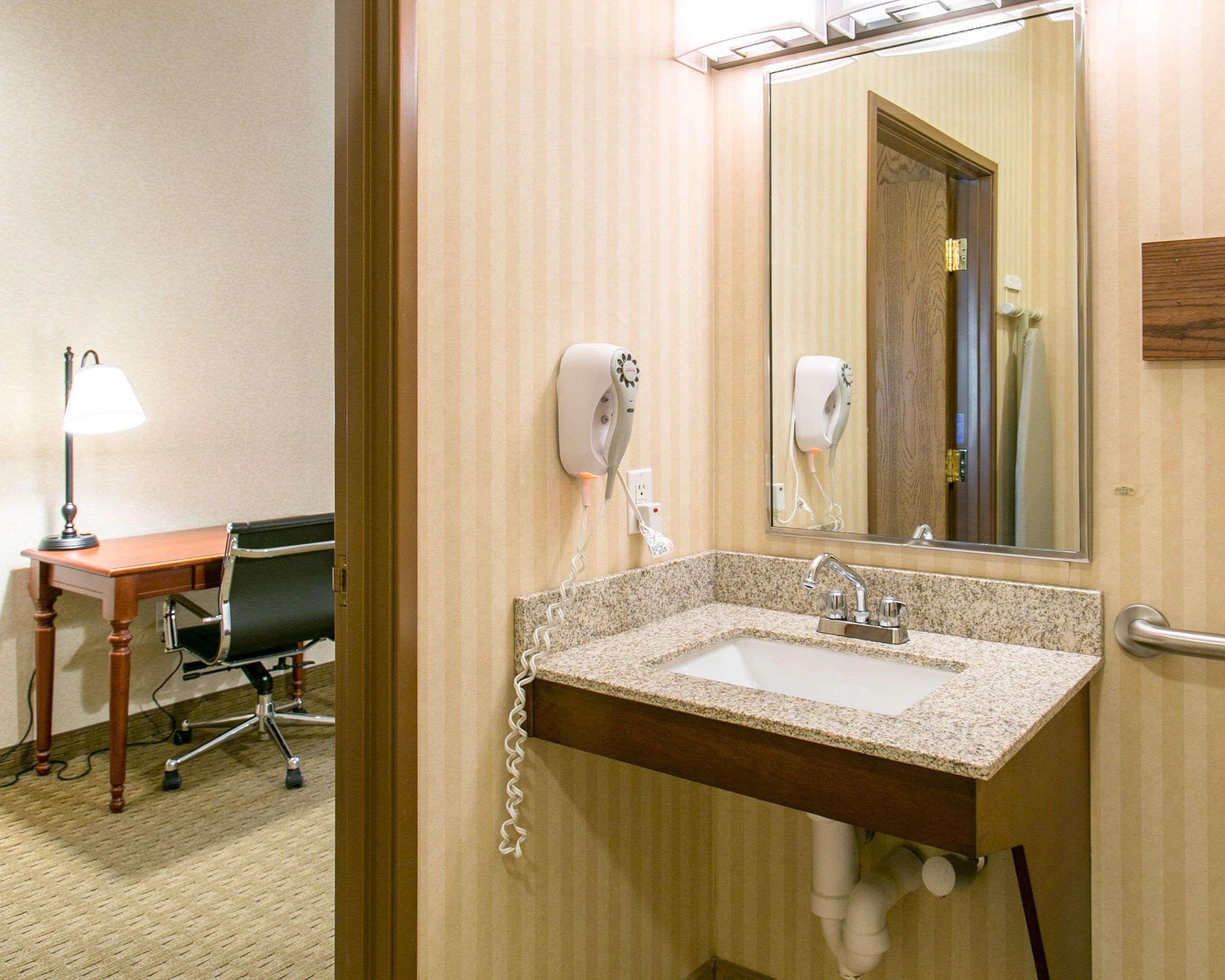Comfort Inn Warrensburg Station Экстерьер фото