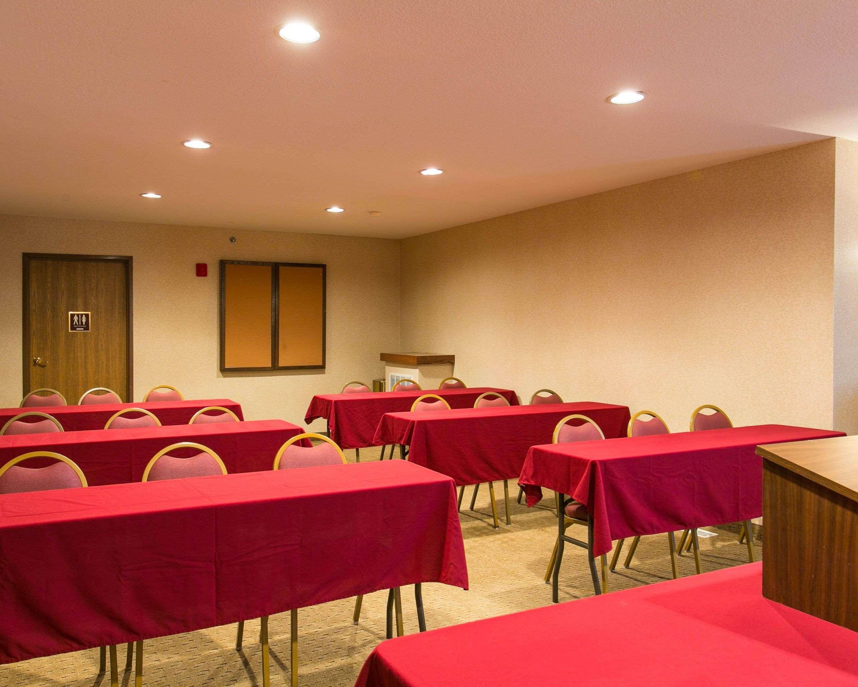 Comfort Inn Warrensburg Station Экстерьер фото