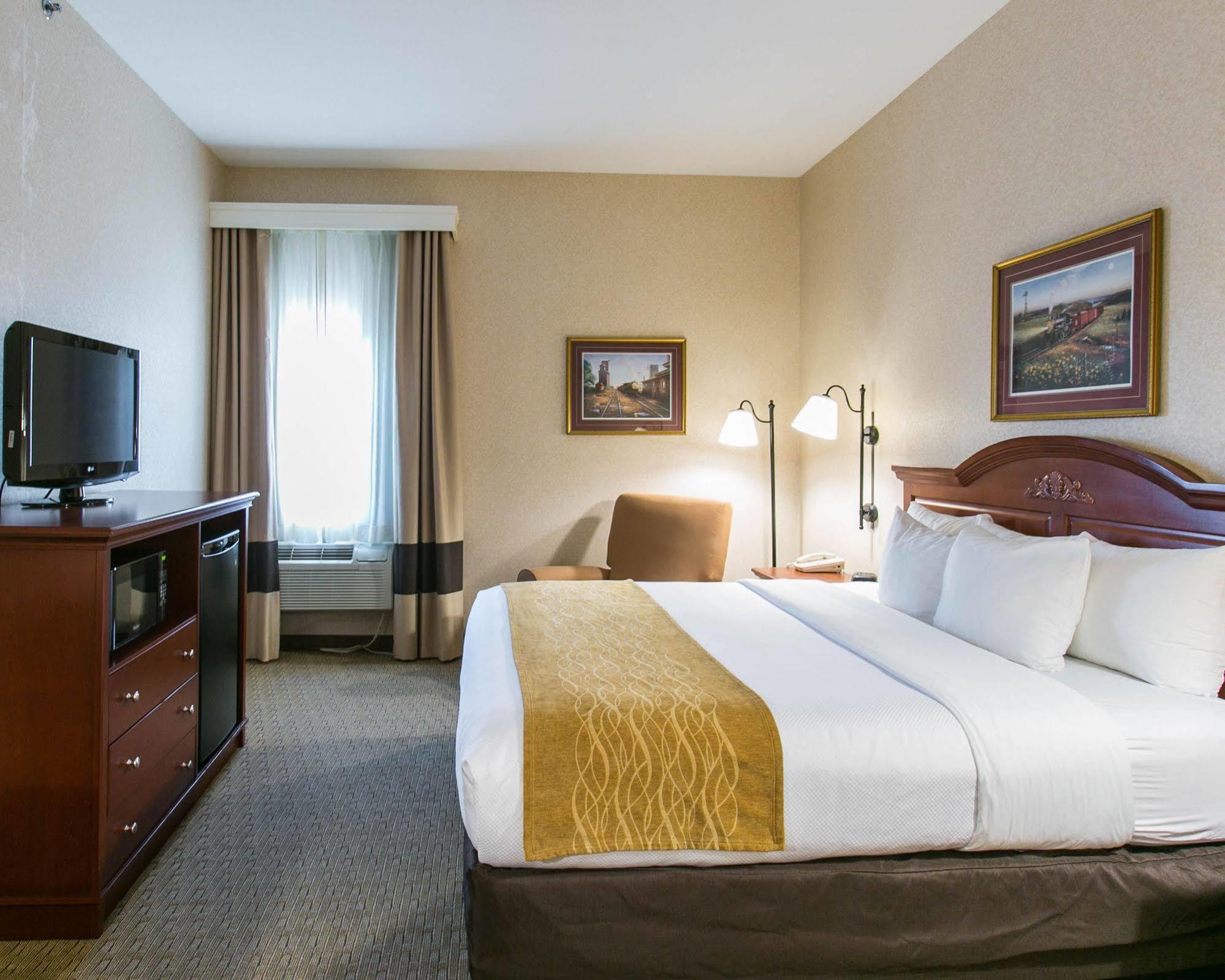Comfort Inn Warrensburg Station Экстерьер фото
